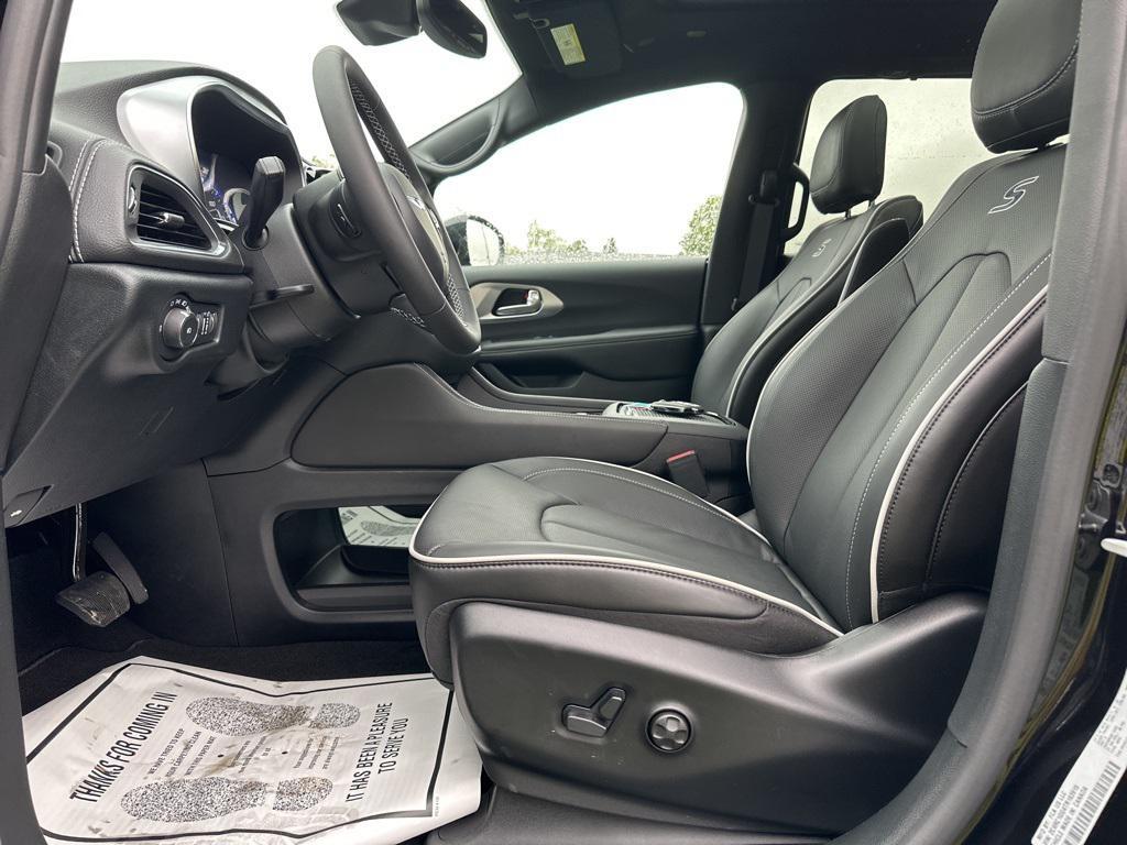 new 2026 Chrysler Pacifica car, priced at $52,535