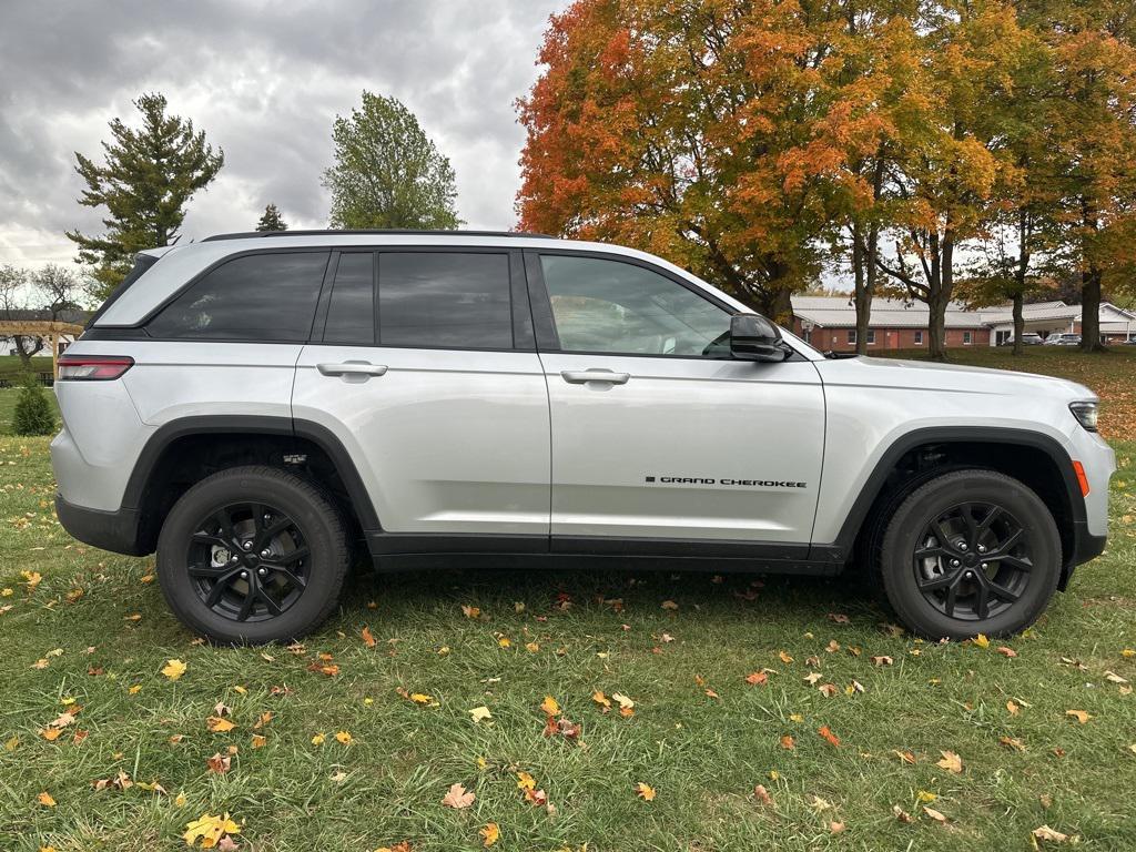 new 2025 Jeep Grand Cherokee car, priced at $46,730
