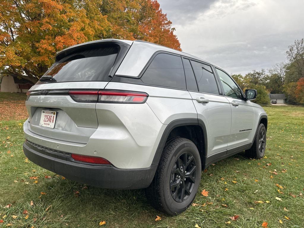 new 2025 Jeep Grand Cherokee car, priced at $46,730