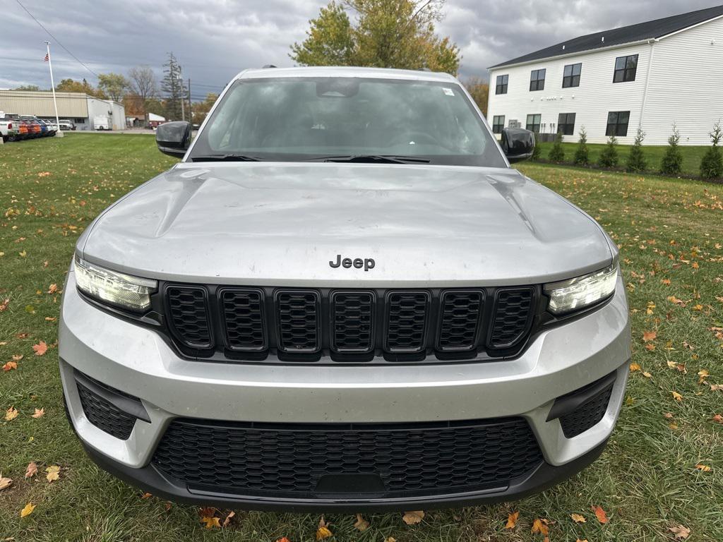 new 2025 Jeep Grand Cherokee car, priced at $46,730