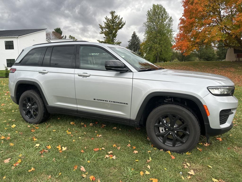 new 2025 Jeep Grand Cherokee car, priced at $46,730