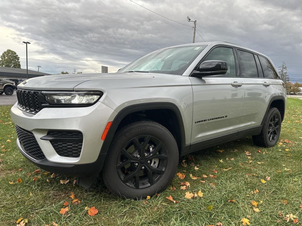 new 2025 Jeep Grand Cherokee car, priced at $46,730