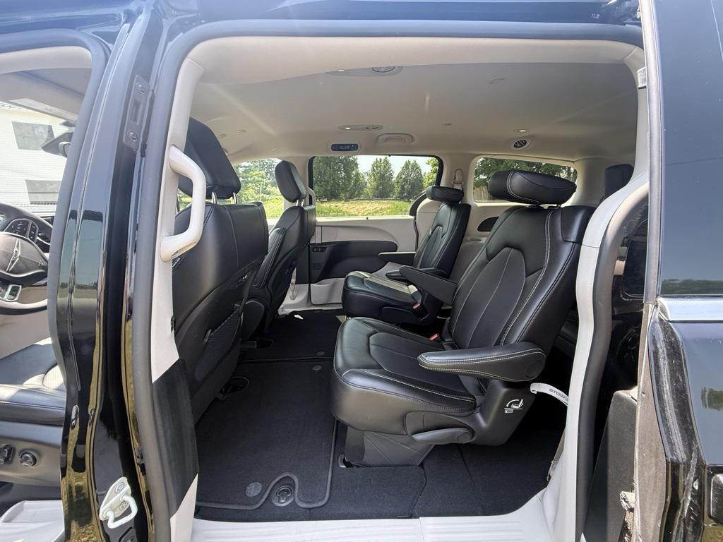 used 2024 Chrysler Pacifica car, priced at $31,491