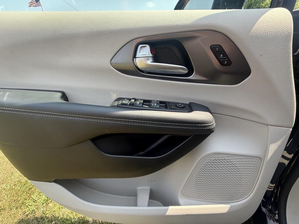 used 2024 Chrysler Pacifica car, priced at $31,491