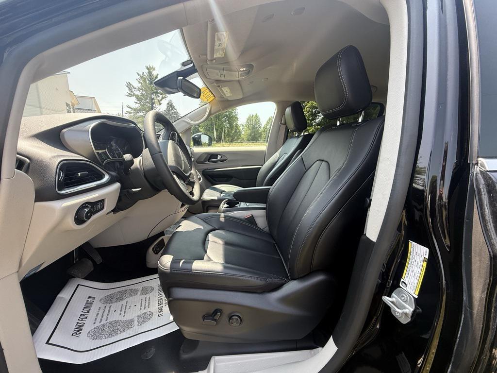 used 2024 Chrysler Pacifica car, priced at $31,491