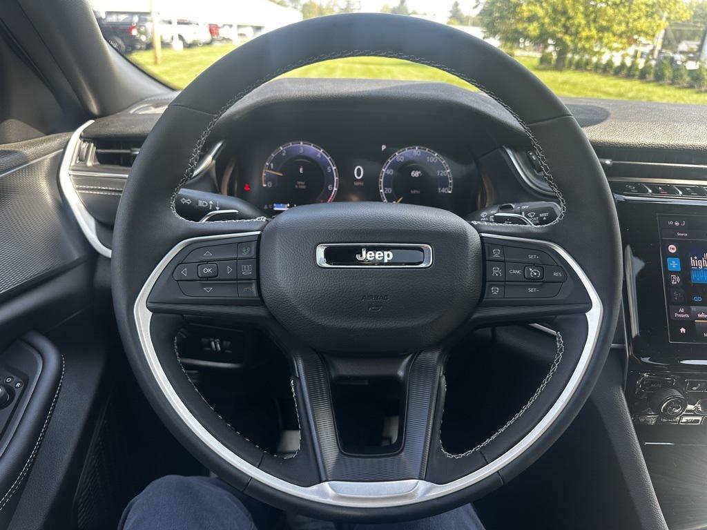 new 2025 Jeep Grand Cherokee car, priced at $46,730
