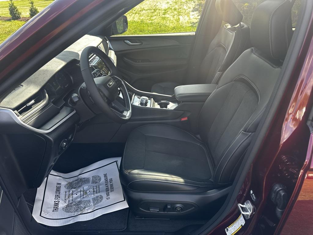 new 2025 Jeep Grand Cherokee car, priced at $46,730