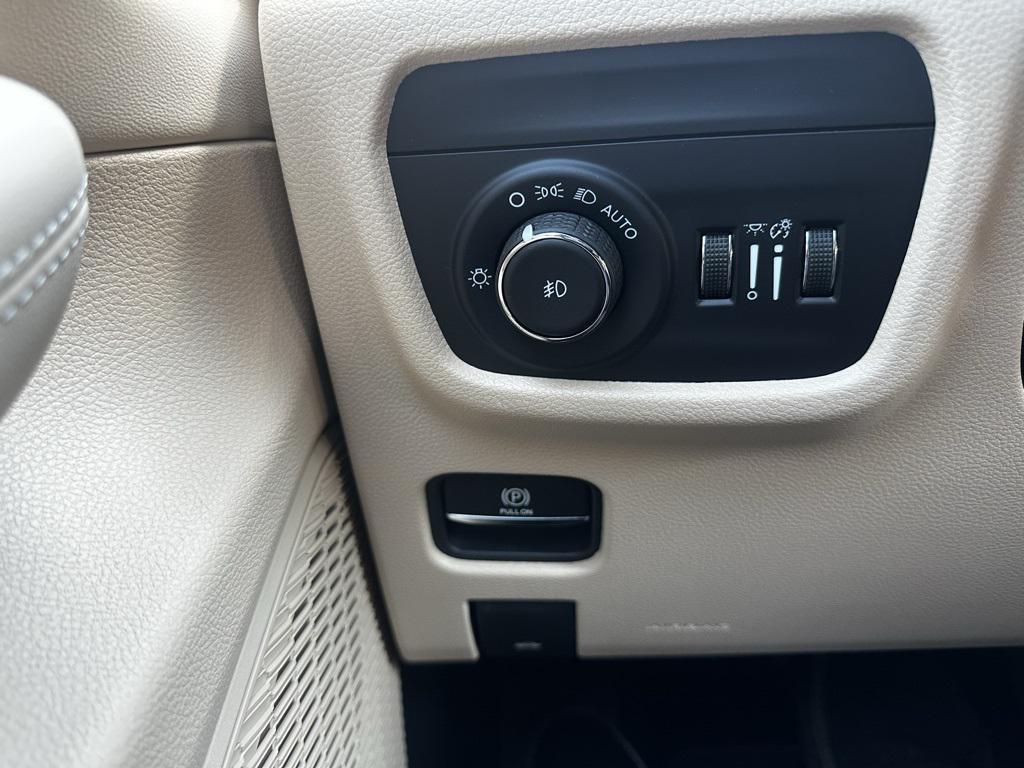 new 2025 Jeep Grand Cherokee car, priced at $49,415