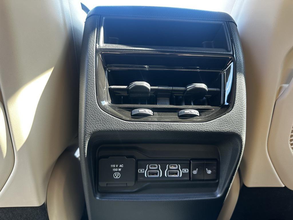 new 2025 Jeep Grand Cherokee car, priced at $49,415