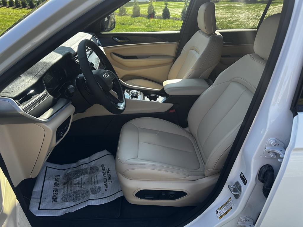 new 2025 Jeep Grand Cherokee car, priced at $49,415
