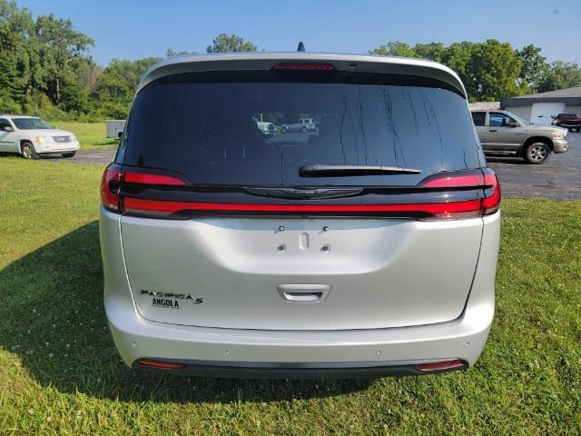 new 2024 Chrysler Pacifica car, priced at $49,030