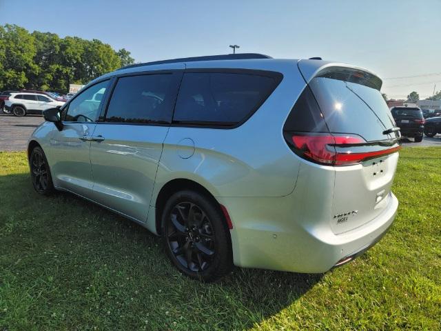 new 2024 Chrysler Pacifica car, priced at $49,030