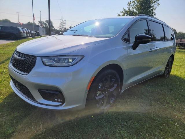 new 2024 Chrysler Pacifica car, priced at $49,030