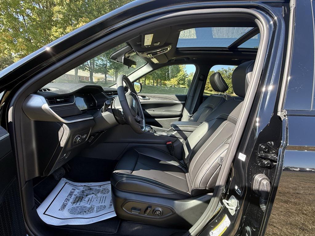 new 2025 Jeep Grand Cherokee car