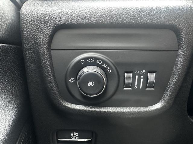 new 2025 Jeep Grand Cherokee car, priced at $50,010