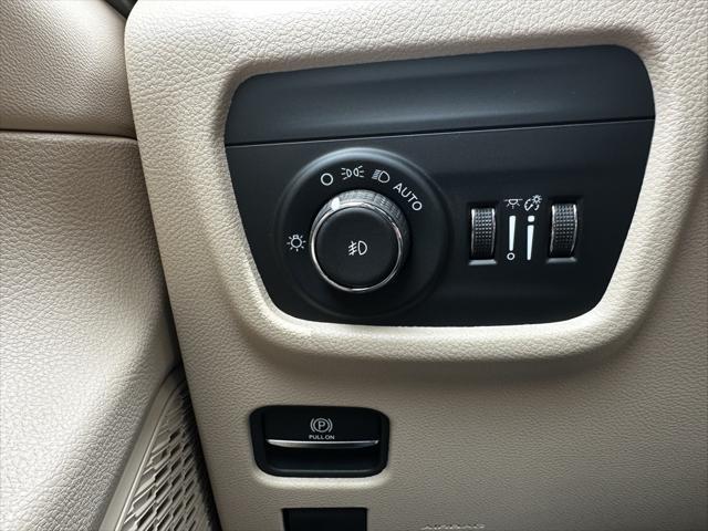 new 2025 Jeep Grand Cherokee car, priced at $49,415