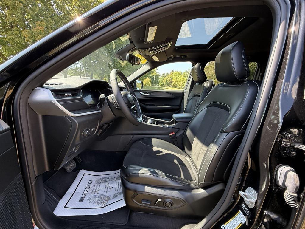 used 2024 Jeep Grand Cherokee car, priced at $29,892