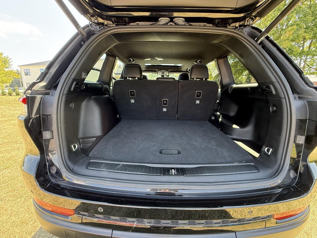 used 2024 Jeep Grand Cherokee car, priced at $29,892