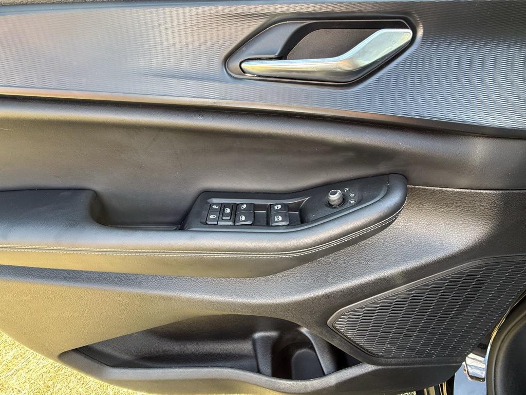 used 2024 Jeep Grand Cherokee car, priced at $29,892