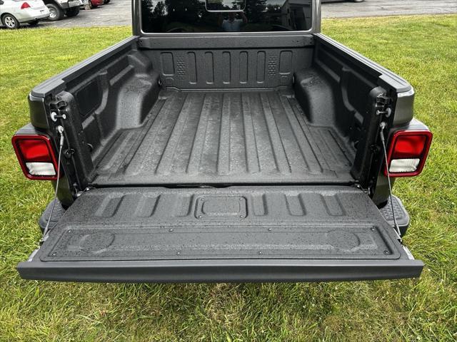 new 2025 Jeep Gladiator car, priced at $51,005