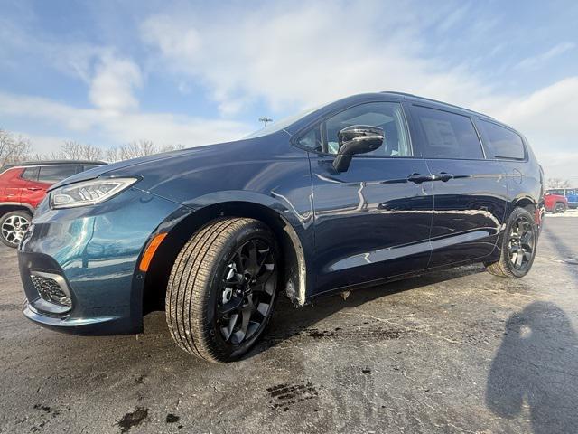 new 2025 Chrysler Pacifica car, priced at $53,040