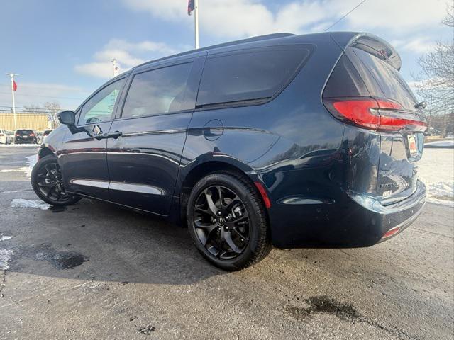 new 2025 Chrysler Pacifica car, priced at $53,040