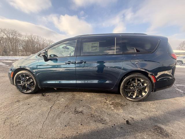 new 2025 Chrysler Pacifica car, priced at $53,040