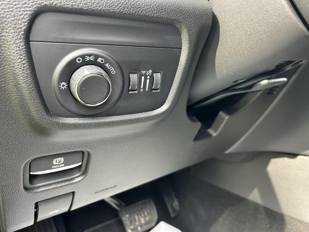 new 2025 Jeep Grand Cherokee car, priced at $46,730