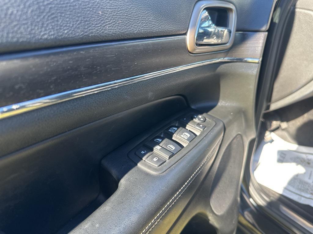 used 2015 Jeep Grand Cherokee car, priced at $13,979