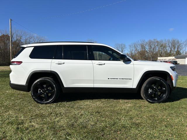 new 2025 Jeep Grand Cherokee car, priced at $54,040