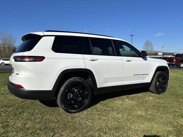 new 2025 Jeep Grand Cherokee car, priced at $54,040