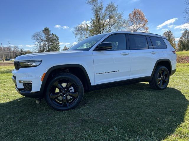 new 2025 Jeep Grand Cherokee car, priced at $54,040