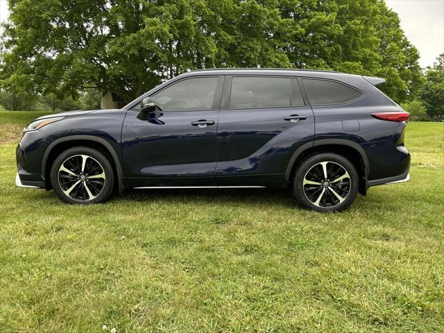 used 2022 Toyota Highlander car, priced at $36,187