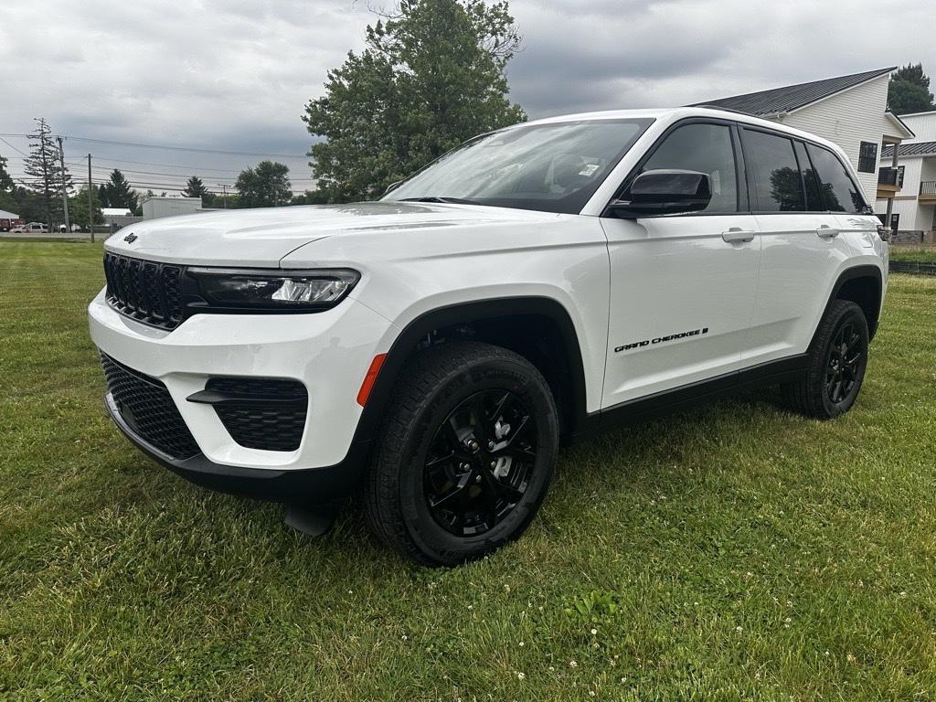 new 2025 Jeep Grand Cherokee car, priced at $46,135