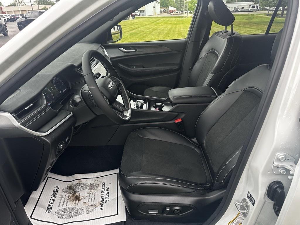 new 2025 Jeep Grand Cherokee car, priced at $46,135