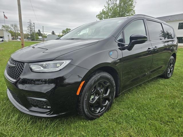 new 2025 Chrysler Pacifica Hybrid car, priced at $58,800