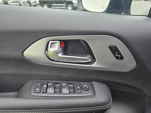 new 2025 Chrysler Pacifica Hybrid car, priced at $58,800