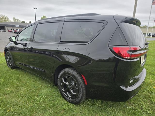 new 2025 Chrysler Pacifica Hybrid car, priced at $58,800