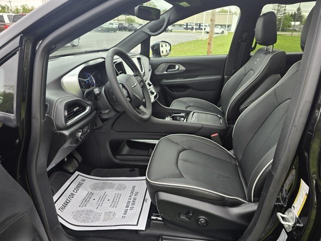 new 2025 Chrysler Pacifica Hybrid car, priced at $58,800