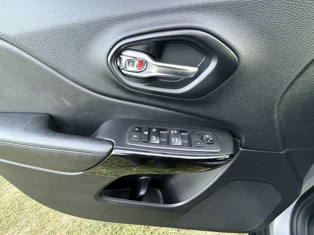 used 2021 Jeep Cherokee car, priced at $19,824