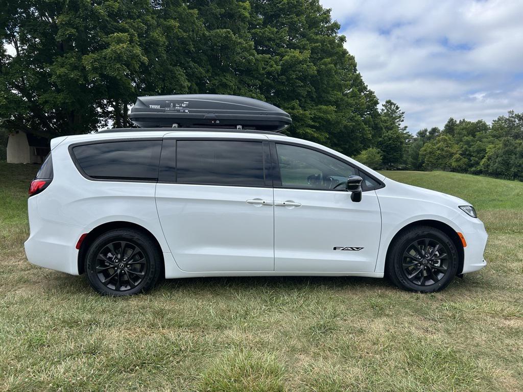 new 2025 Chrysler Pacifica car, priced at $48,265