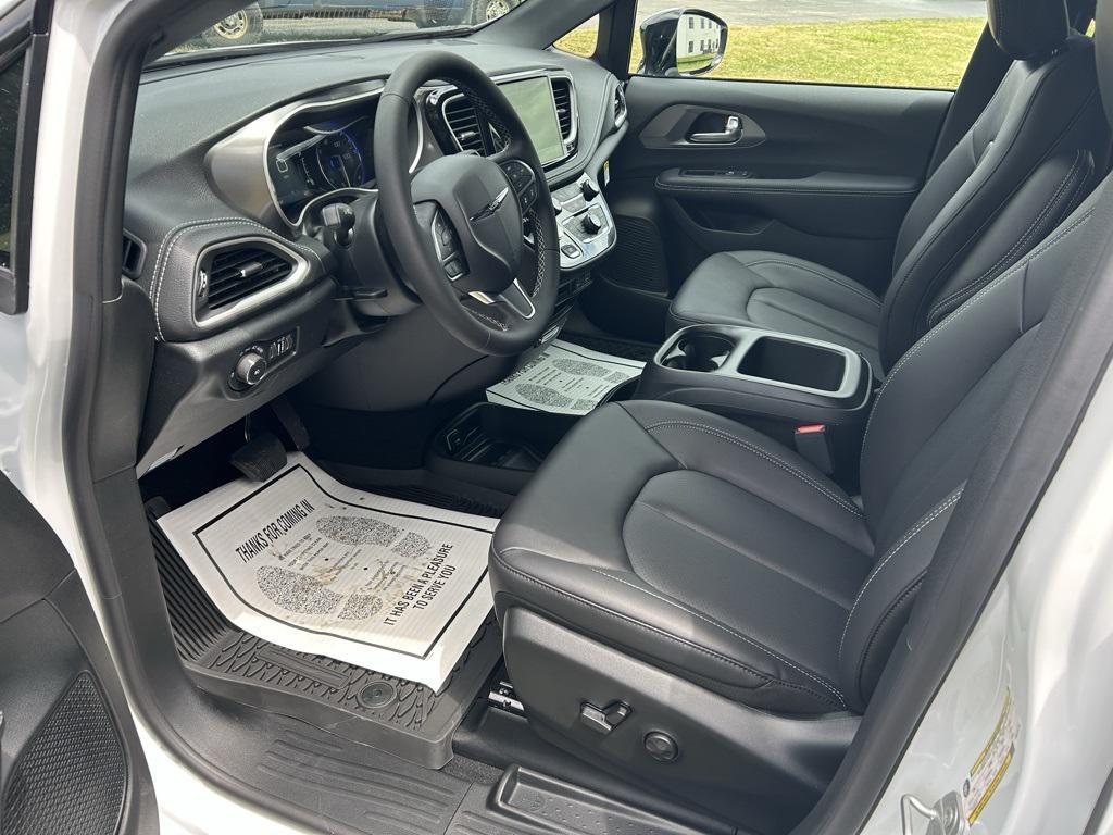 new 2025 Chrysler Pacifica car, priced at $48,265
