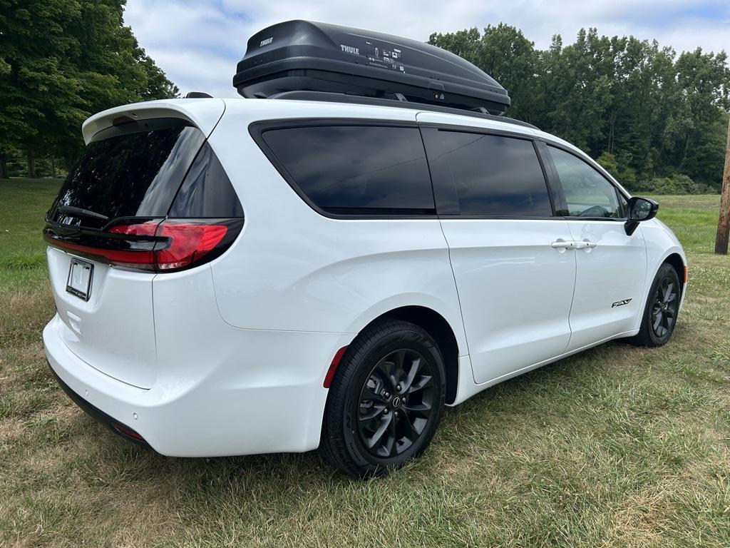 new 2025 Chrysler Pacifica car, priced at $48,265