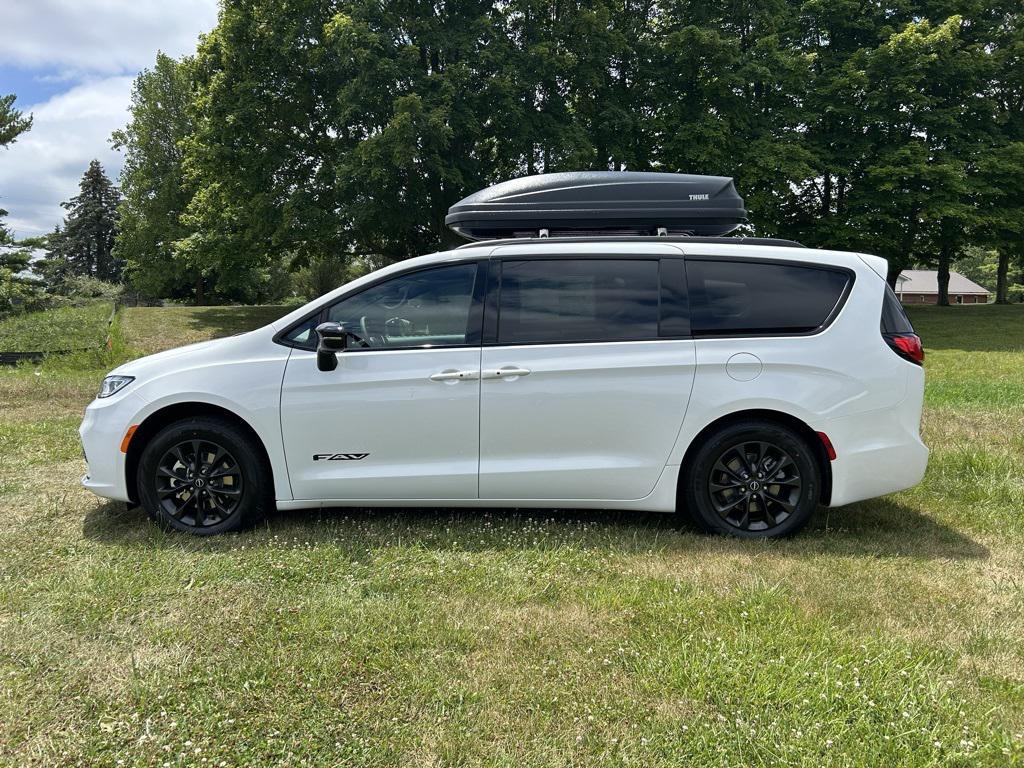 new 2025 Chrysler Pacifica car, priced at $48,265
