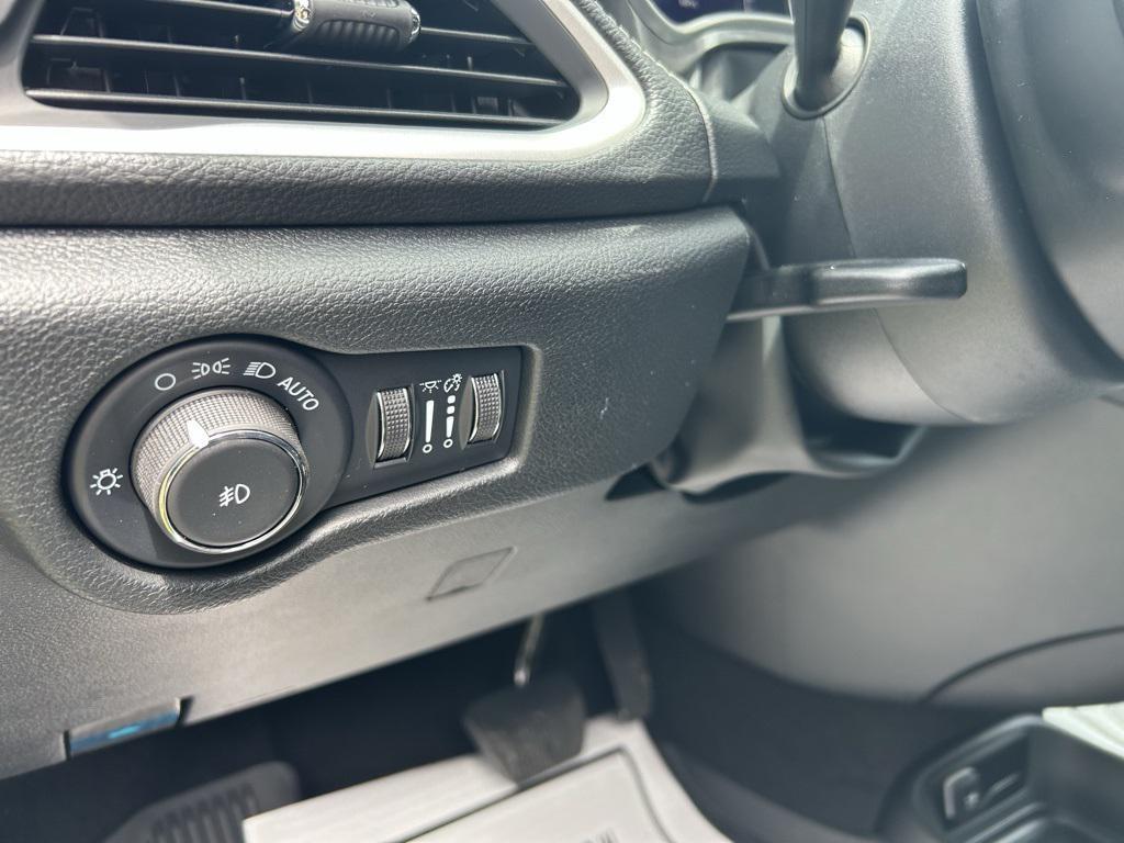 new 2025 Chrysler Pacifica car, priced at $48,265