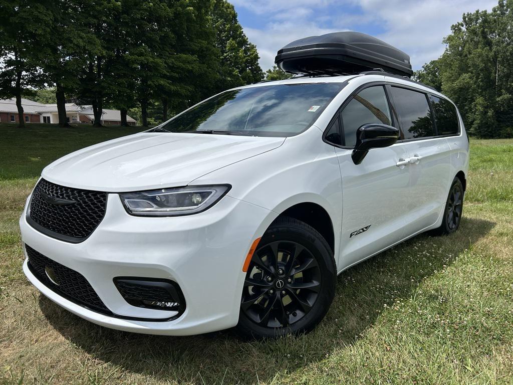 new 2025 Chrysler Pacifica car, priced at $48,265