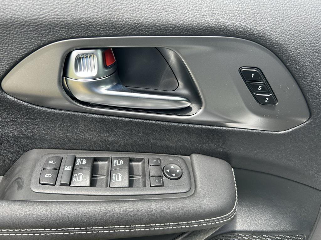 new 2025 Chrysler Pacifica car, priced at $48,265
