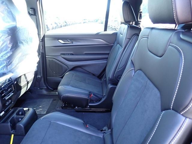 new 2025 Jeep Grand Cherokee L car, priced at $39,998