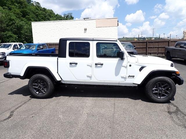 new 2025 Jeep Gladiator car, priced at $45,206