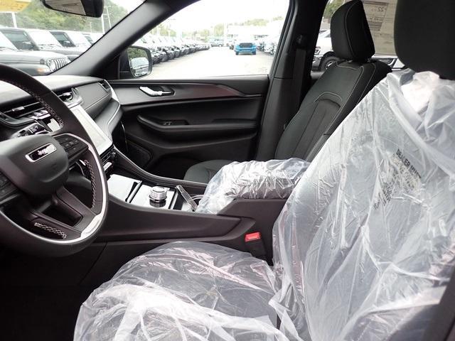 new 2025 Jeep Grand Cherokee car, priced at $37,042